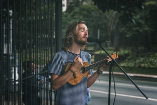 你觉得世界上谁最傻，谁是世界上最傻的人是谁